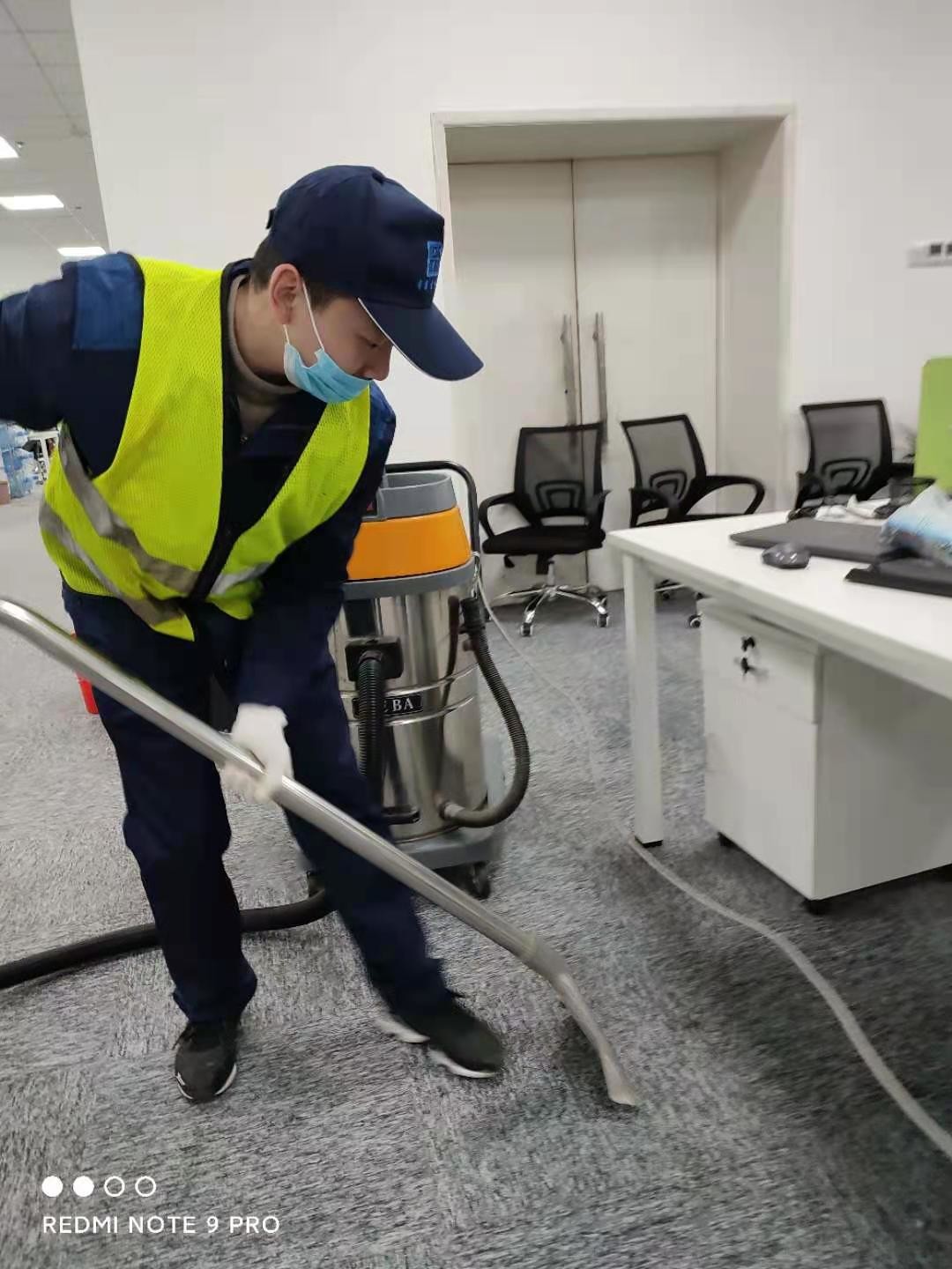 地毯清洗好麻煩？教你這些小技巧，自己也能清潔干凈！