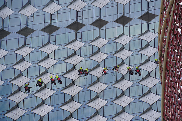 高空清洗：現(xiàn)代城市清潔的未來(lái)趨勢(shì)